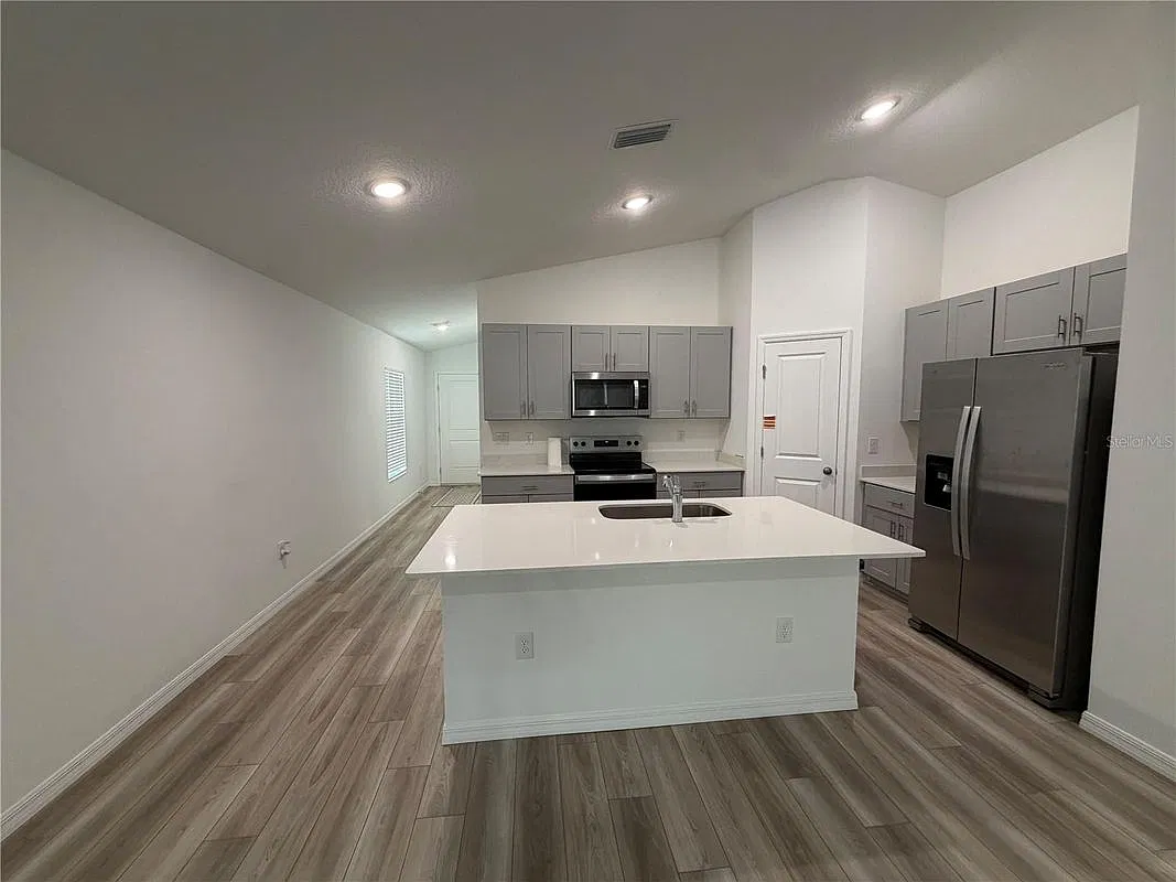 3 bed, 2.0 bath, 1615 sqft, $2,600 — Photo 2
