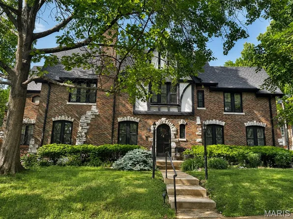 7407 York Dr, Saint Louis, MO 63105