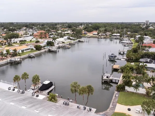 3717 46th Ave S APT 8, Saint Petersburg, FL 33711