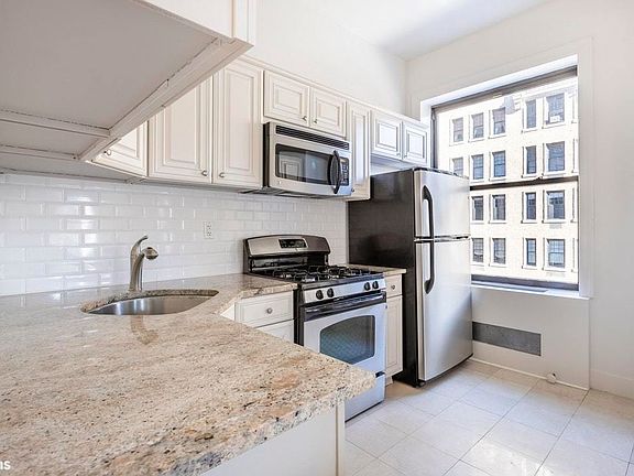 5th image of 1100 Madison Ave APT 5A