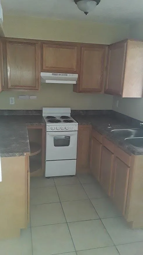 3638 E Monte Vista Dr — Photo 2