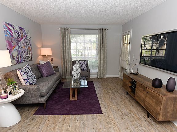 4th image of 2901 N Dale Mabry Hwy APT 907