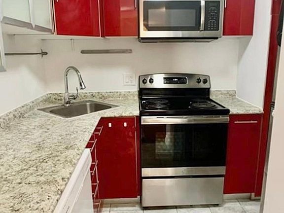 3rd image of 230 Willard St Unit 503