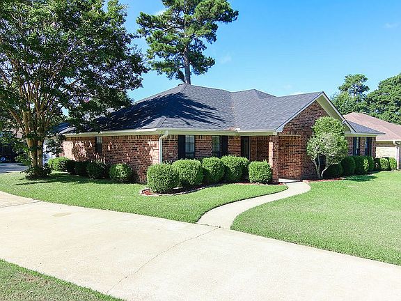 3rd image of 207 Larkspur Ln