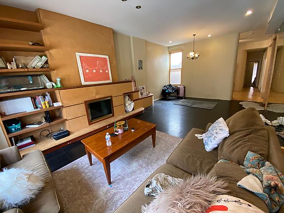 4th image of 1037 W Belden Ave #2
