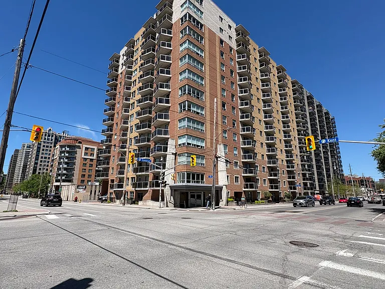 429 Somerset St W #402 — Photo 1