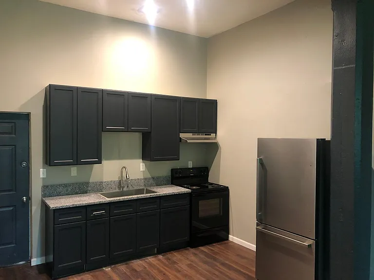 208 W South St #5 — Photo 7