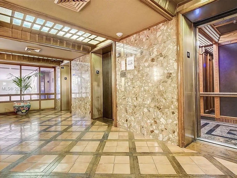 520 Brickell Key Dr #A914 — Photo 30