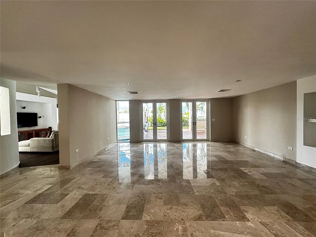4 bed, 3.5 bath, 3200 sqft, $6,500 — Photo 4