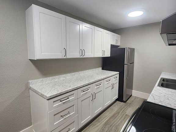 4th image of 414-422 Tacoma Ave S #102