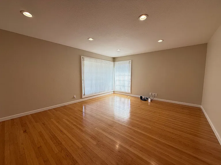 2360 Fordham Dr — Photo 9