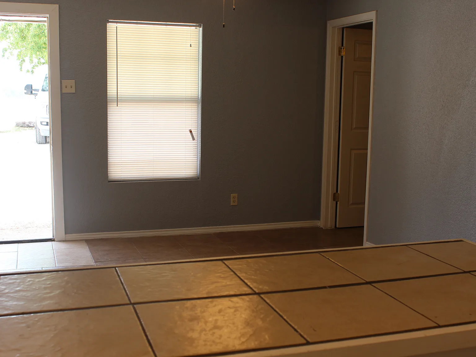 1 bed, 400 sqft, $925 — Photo 2
