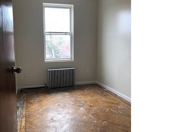 3rd image of 848 E 222nd St APT 2
