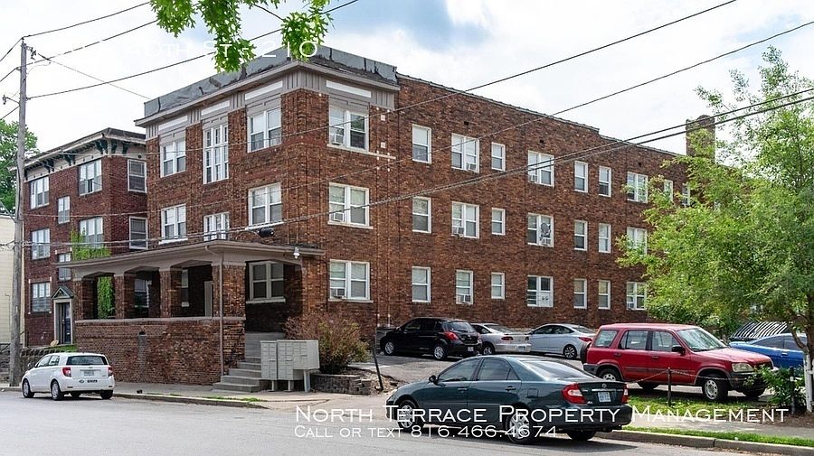 1st image of 109 E 40th St #210