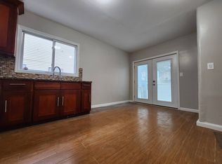 134-32 244th St #2, Rosedale, NY 11422