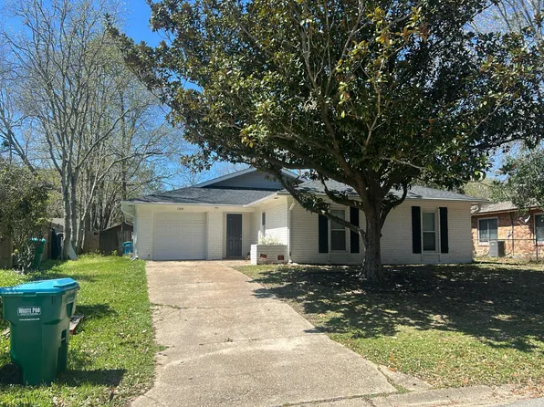 1309 Parktown Dr, Ocean Springs, MS 39564