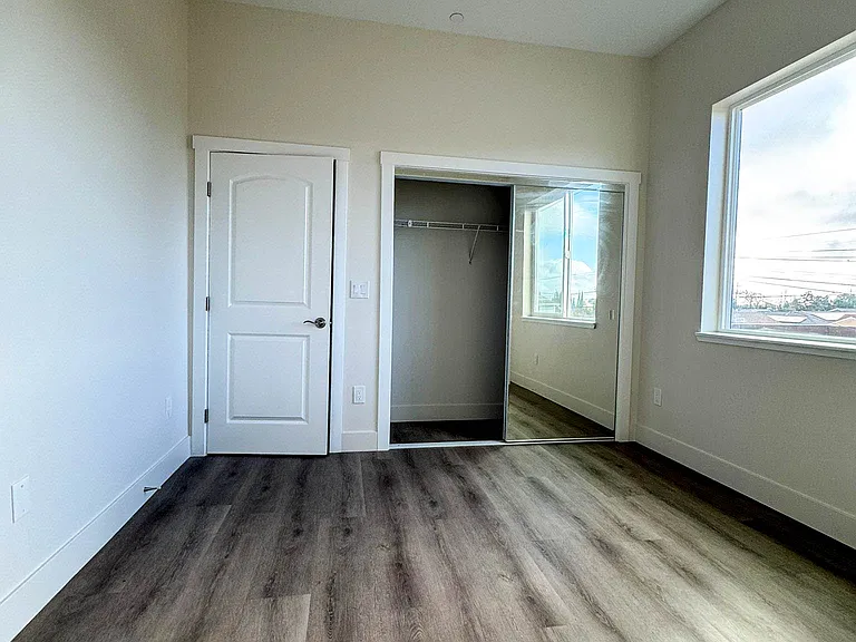 576 Marin Ave — Photo 9