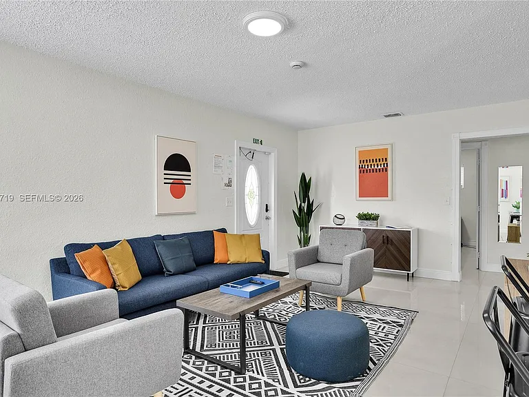6452 Custer St — Photo 4