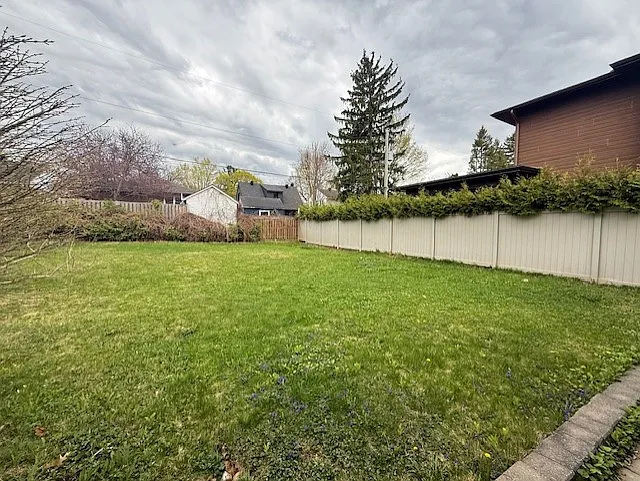 160 Mountbatten Ave — Photo 15