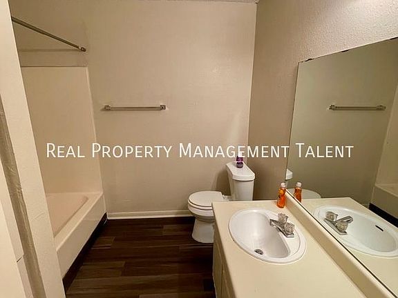 5th image of 904 Ticonderoga Dr Unit B