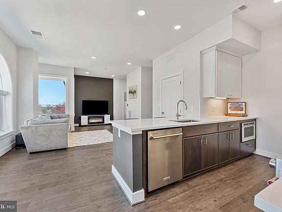 3rd image of 635 Slaters Ln #405
