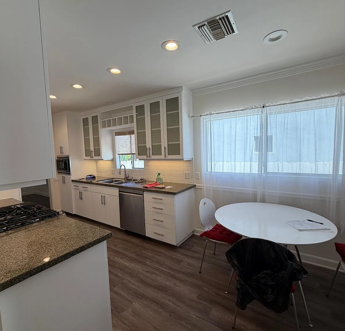 3 bed, 1888 sqft, $5,850 — Photo 3