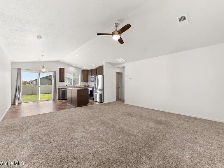 1526 N Minam Loop — Photo 7
