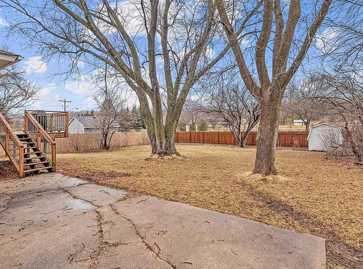 13785 Fairlawn Ave — Photo 2