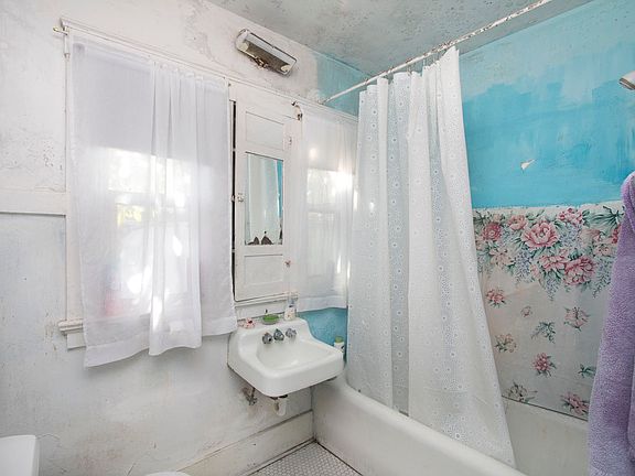 5th image of 1424 Sierra Ave