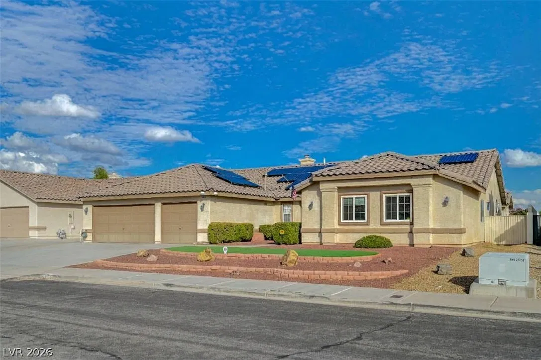 5 bed, 4.0 bath, 2860 sqft, $4,500 — Photo 4