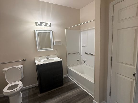 3rd image of 119 S Aubrey St #101