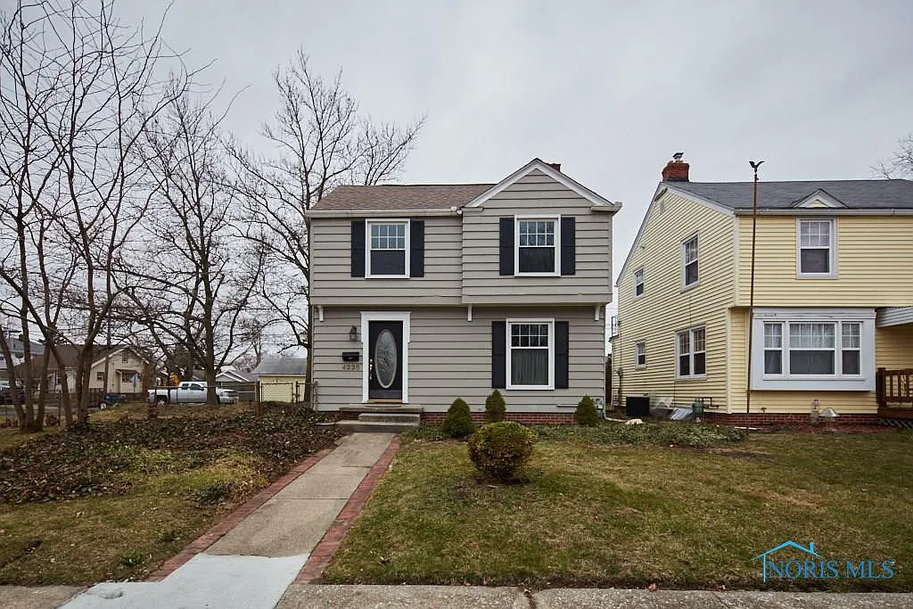 4235 Lyman Ave photo 1