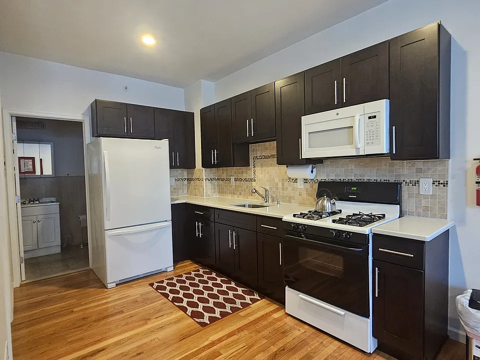 39 Throop Ave #101