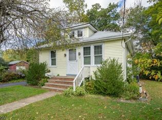 42 Kings Rd, Chatham, NJ 07928