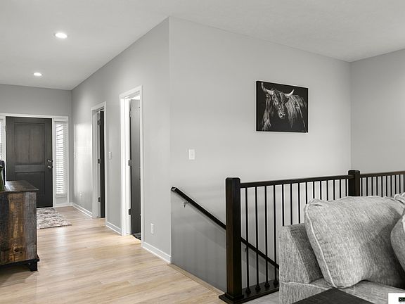 3rd image of 800 W Avondale St