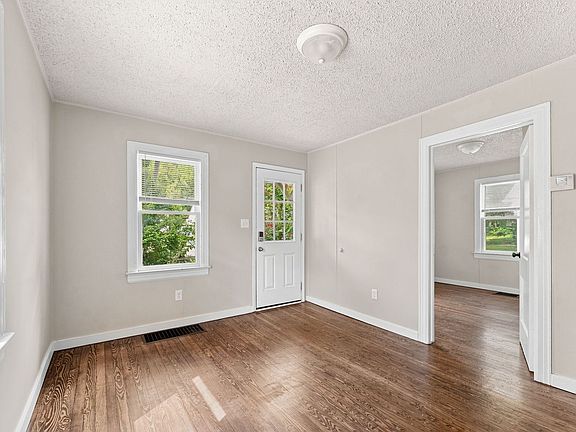 4th image of 512 E Cozy St
