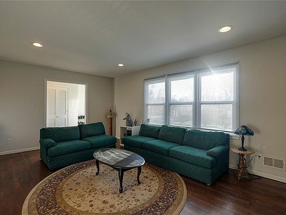 5th image of 7901 Maple Ave
