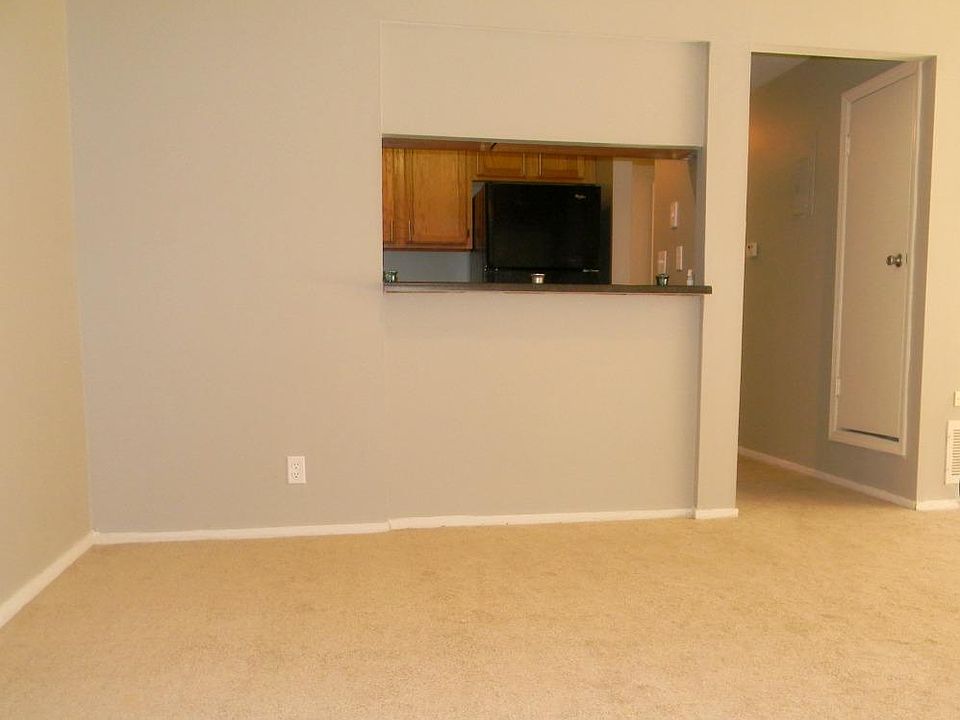 1st image of 612 Cross Creek Dr APT D