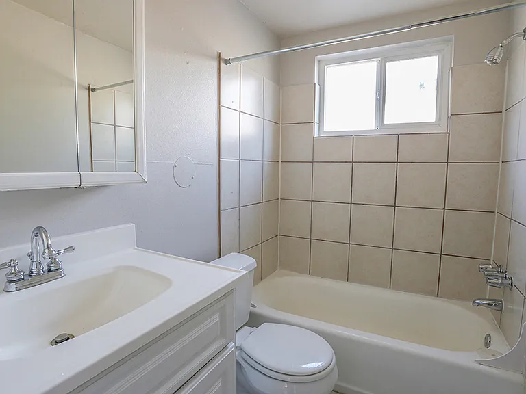 136 N Washington St — Photo 24