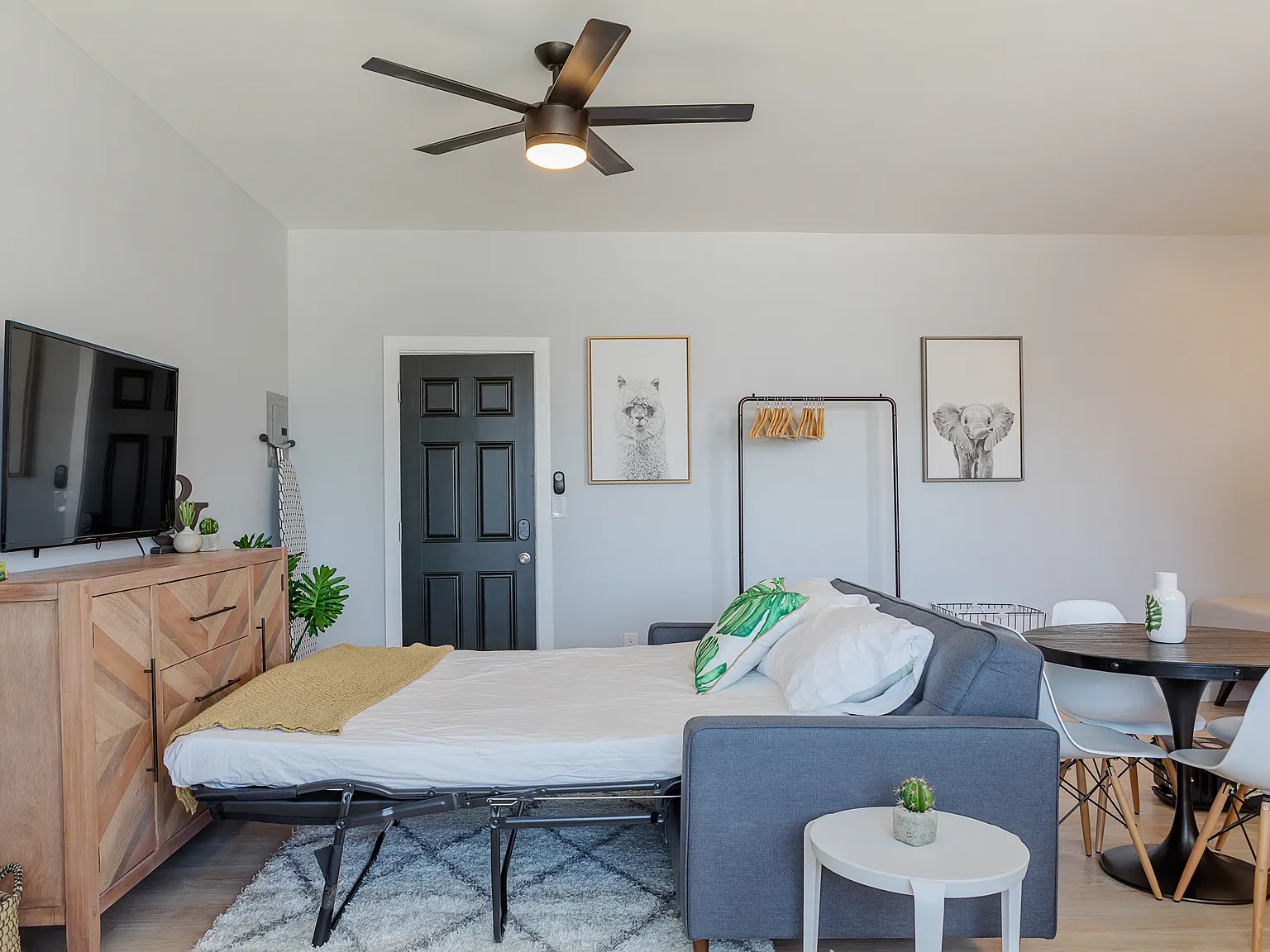 Studio, 400 sqft, $2,555 — Photo 4