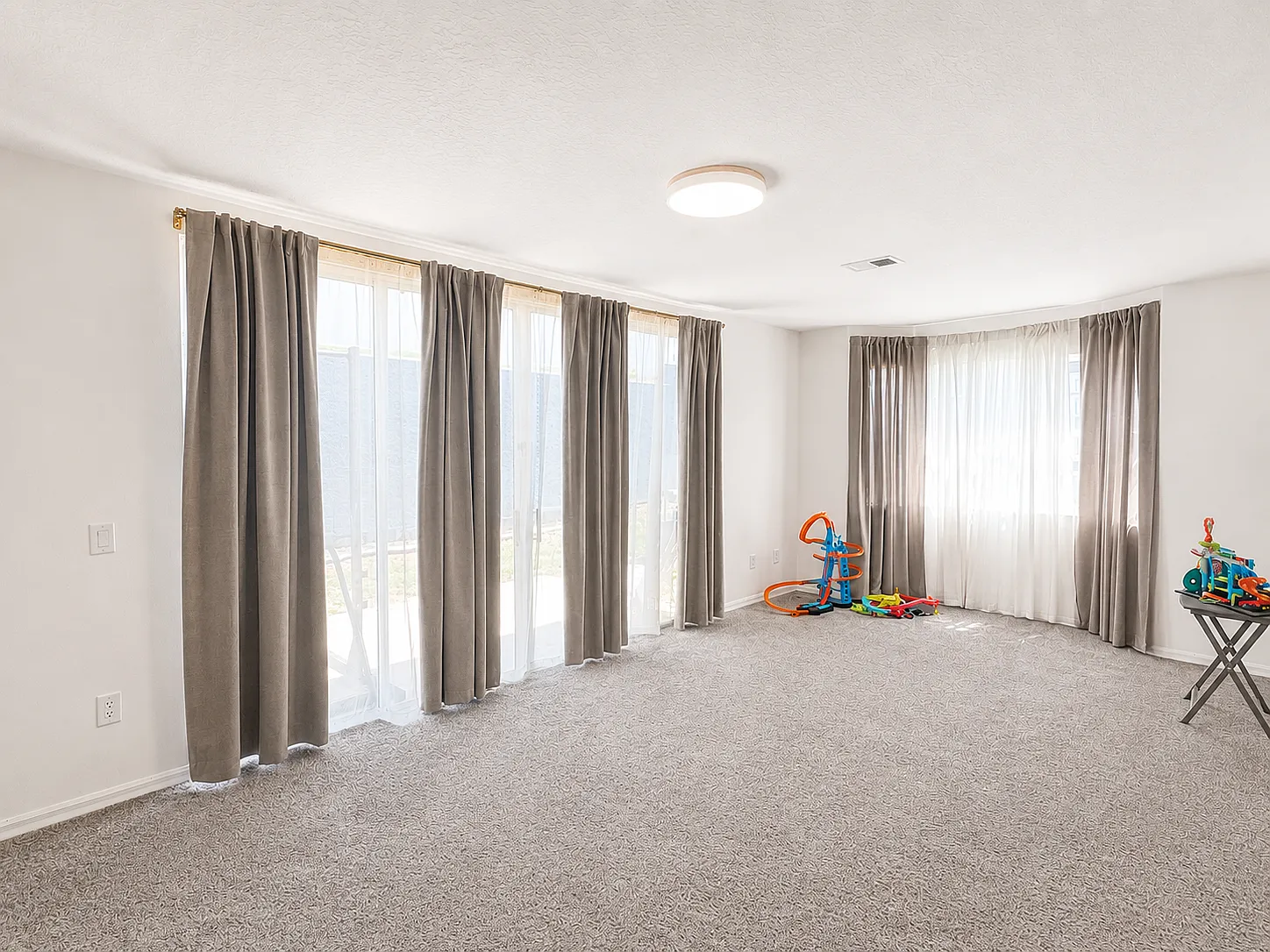 3 bed, 1200 sqft, $1,750 — Photo 1