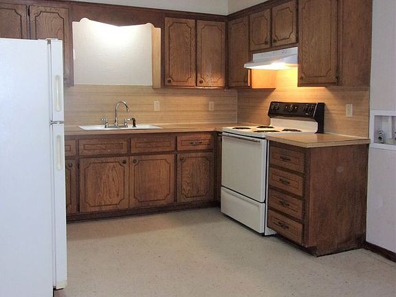 4th image of 210 NW North St #3196005