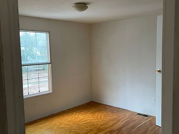 5th image of 2111 Comet Dr
