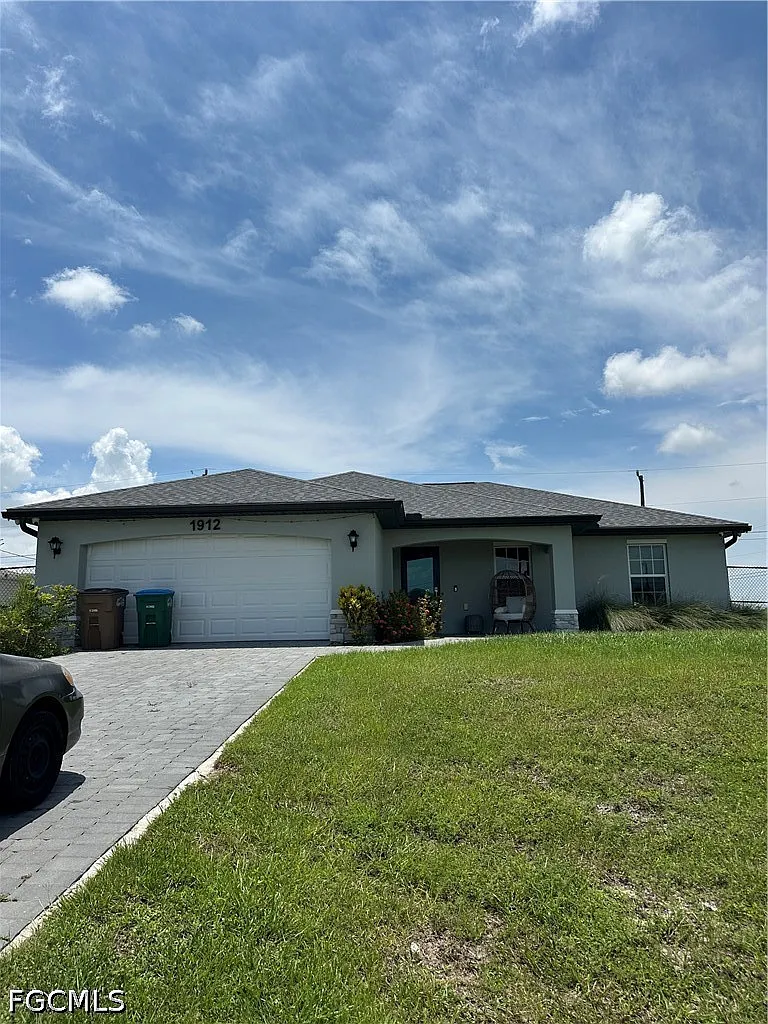 3 bed, 2.0 bath, 1469 sqft, $2,200 — Photo 2