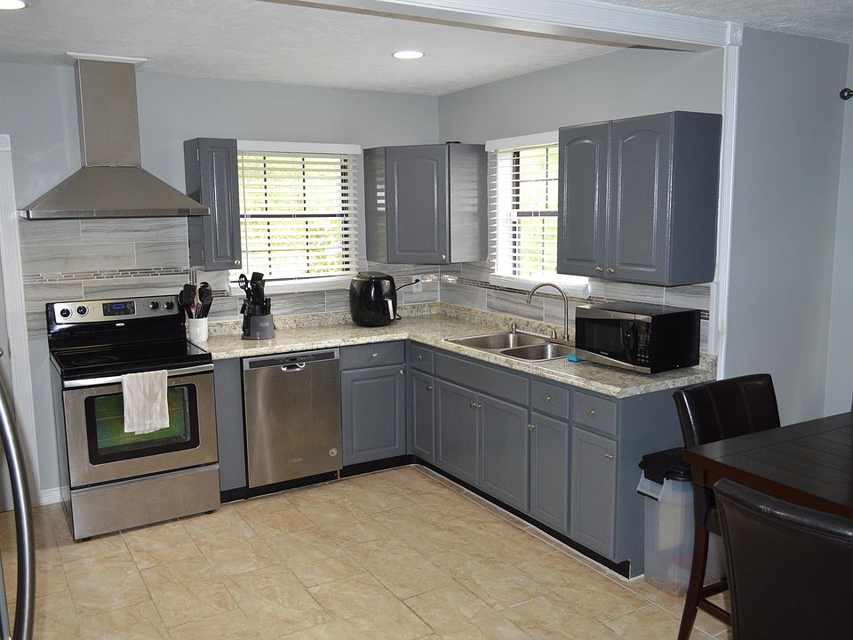 1st image of 505 W 67th St