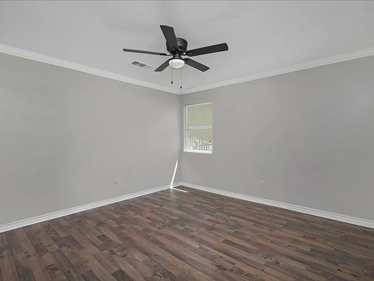 2202 Brook Ave — Photo 12