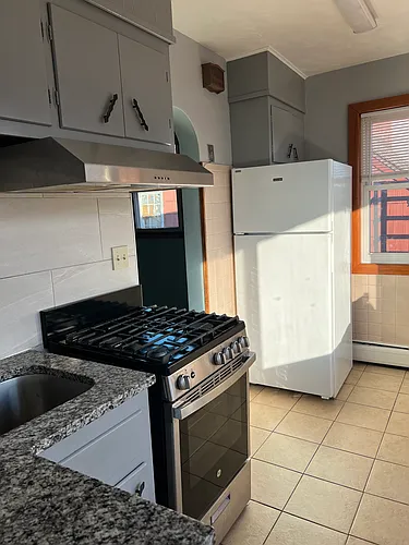 1077 E Jersey St Photo 1