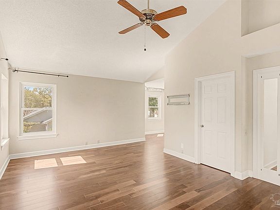 4th image of 3327 Berkshire Ct
