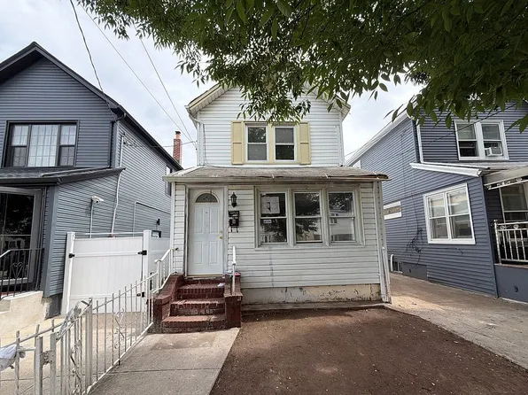 10209 216th St, Queens Village, NY 11429