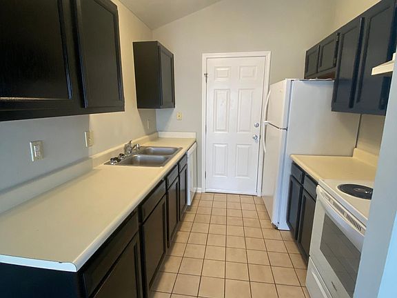 5th image of 240 Pleasant Pointe Dr